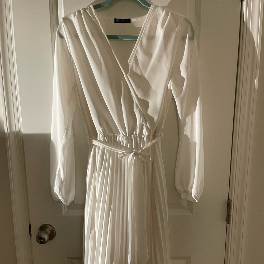 Chic White Long Sleeve Dress
